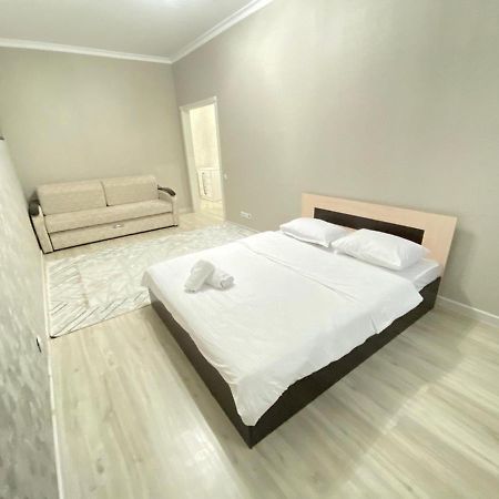 Whitehome In Panorama Park Астана Экстерьер фото